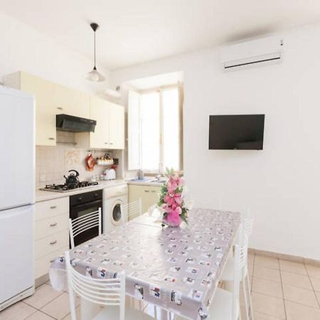 65sqm 2 bedroom, 1 bathroom Apartamento in Cidade do Vaticano Roma Quarto foto